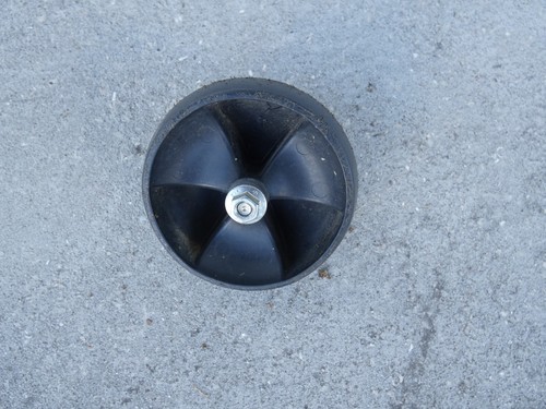 Deck roller wheel for cub - for,