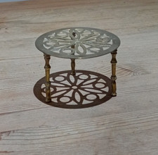 Round fretted brass trivet