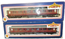 Bachmann 34-376 & 34-476 OO gauge 63' Thompson maroon corridor coaches. Boxed