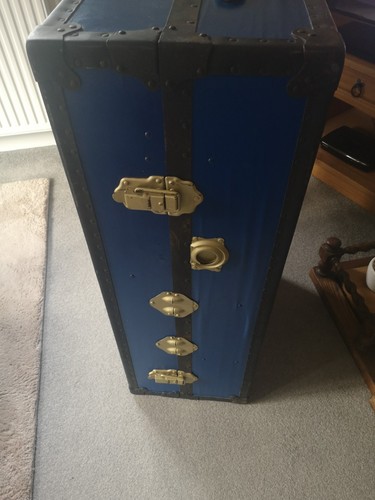 Wardrobe steamer trunk