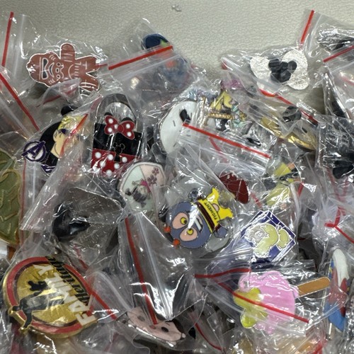 Disney pin trading - disney, 500