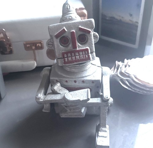 Repro robert the robot - "robert, cast