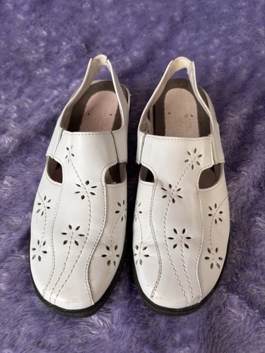 Ladies pavers white - pavers, fly