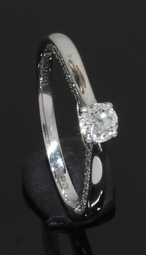 18ct white gold diamond - 18ct,