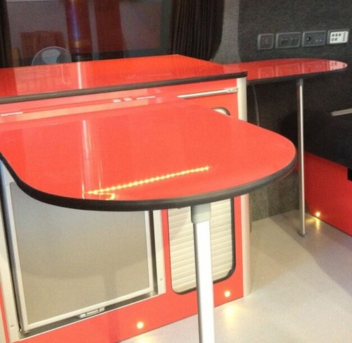 Curved gloss red table black - red,