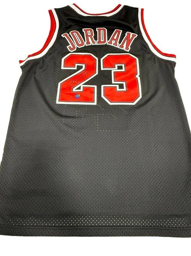 Chicago bulls legend michael - chicago,