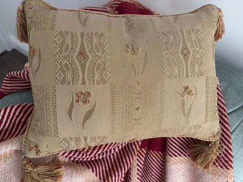 Laura ashley cushion jacquard - ashley,