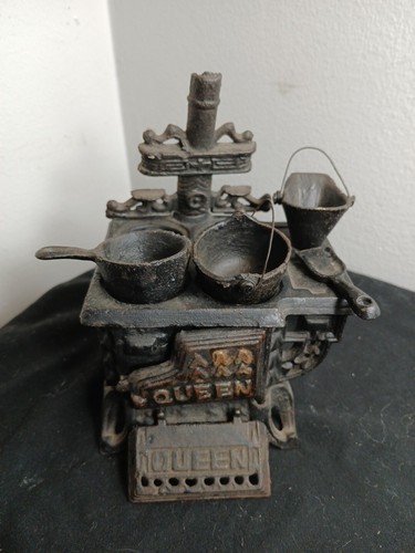 Vtg queen cast iron - queen,