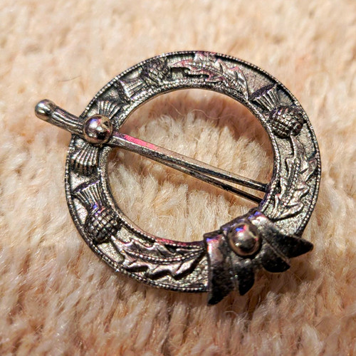 Silver tone round love wreath - love,