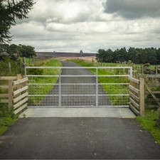 Bar Half Mesh Farming Field