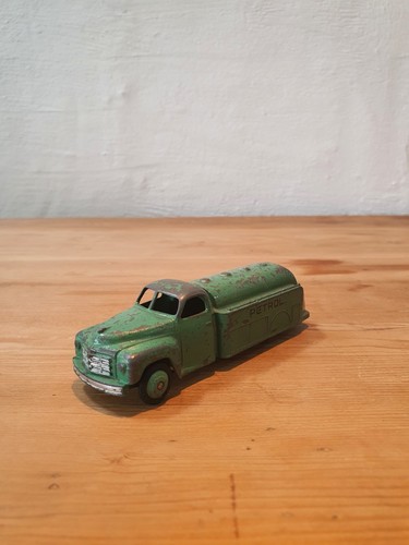 Dinky toys 441 studebaker - toys,