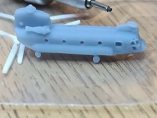 1/700 Chinook helicopter set