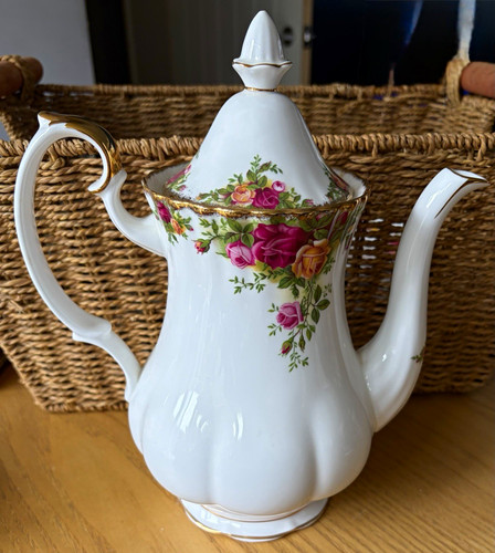 Royal albert roses - albert, pot