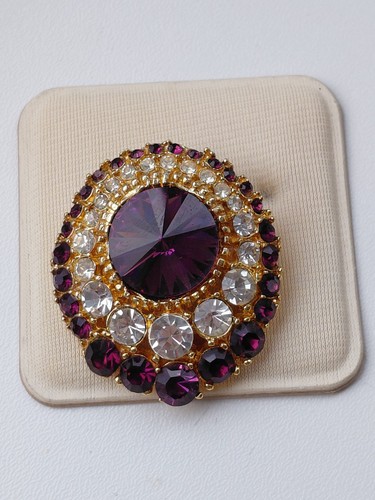 Vintage good condition brooch - condition,