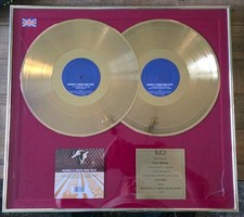  Maxwell - "Urban Hang Suite"