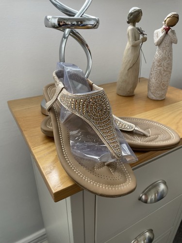 Lotus embellished sandals - lotus,