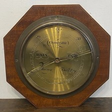 Vintage Barometer In À