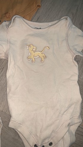 Baby simba lion king - simba,