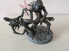 ALIEN PREDATOR FIGURES MC FARLANE TOYS COLLECTABLE ON DETAILED BASE