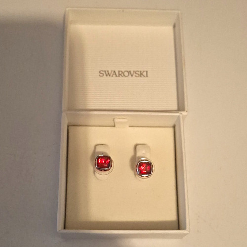 Swarovski red square crystal - red,