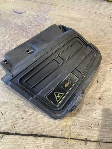 Side chute cover panel - side,