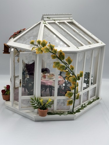 Dolls house conservatory - dolls, 1:12