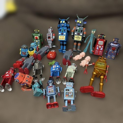 Retro tin robot figure bulk - retro,