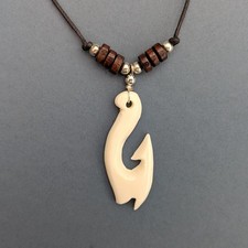 Mens Maori Style Necklace Maui Carved Fish Hook Tribal Pendant Surfer Hei Matau