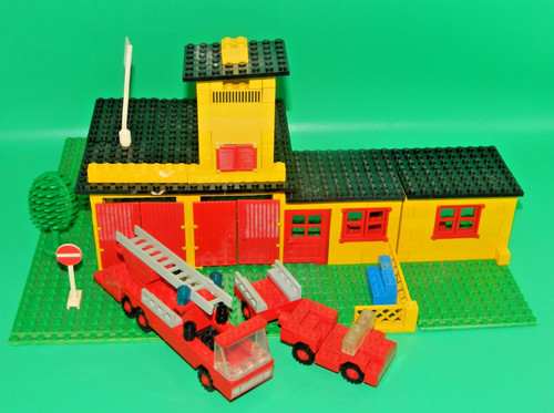 Lego town 374 fire station - town,