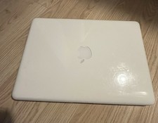 MacBook Unibody White. Mid