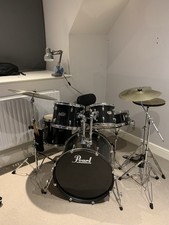 Pearl Drum Kit with Hardware