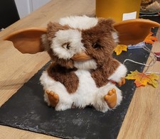 NECA Gizmo Plush  Gremlins  Figure Singing & Dancing 