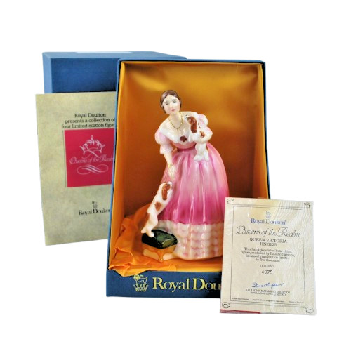 Royal doulton figurine queen - royal,