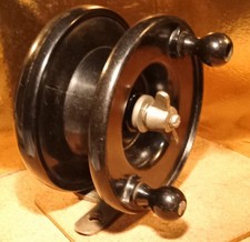 Vintage 4" Bakelite Centrepin