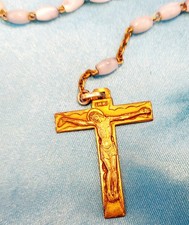 Vintage White Glass Rosary Prayer Beads Crucifixe Verging Gold Tone LeatherCase