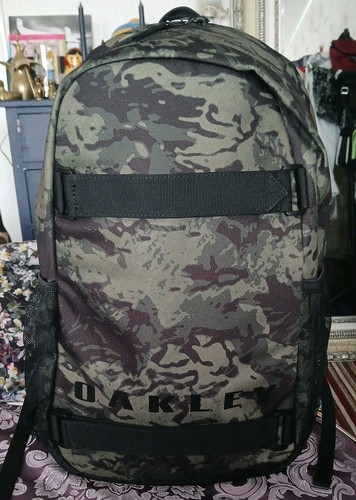 New oakley men - new, smart
