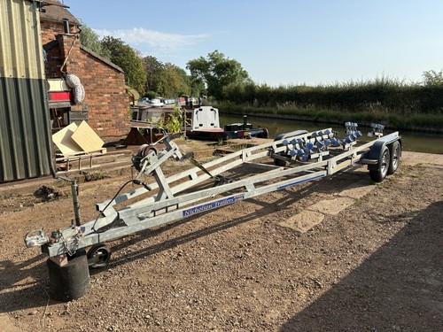 Indespension twin axle boat - twin,