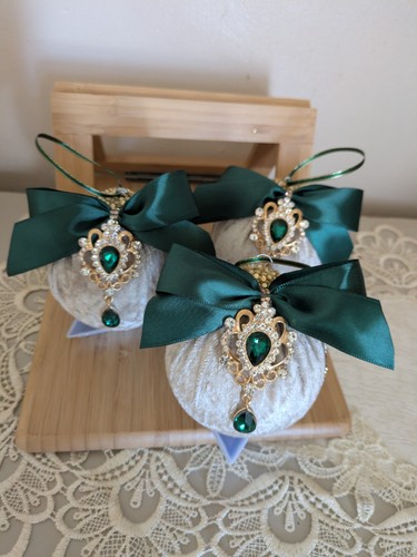 Hand made velcet - made,