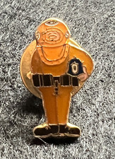 BRASS HELMET DIVER HOLDING POLICE HELMET PIN BADGE
