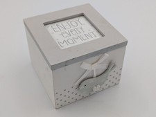 PHOTO KEEPSAKE MEMORY BOX white, wooden with bird and heart APPROX 11cm