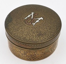 CAIROWARE ISLAMIC SILVER INLAY MONOGRAM BRASS CIRCULAR BOX c1920