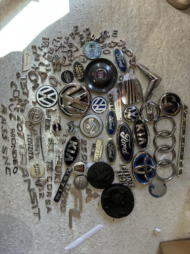 Giant joblot car badges - giant,