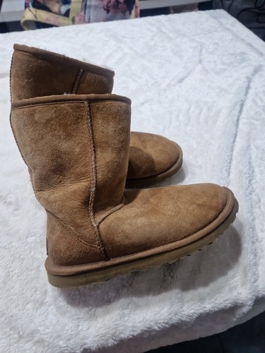 Ugg boots ladies sz 4 - , 4.5