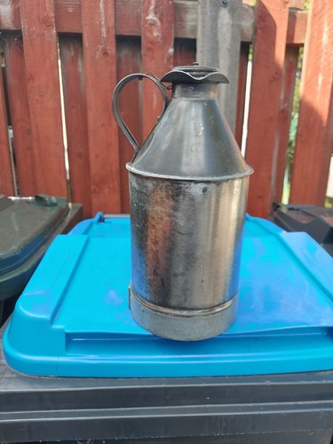 Vintage oil can - oil, pourer