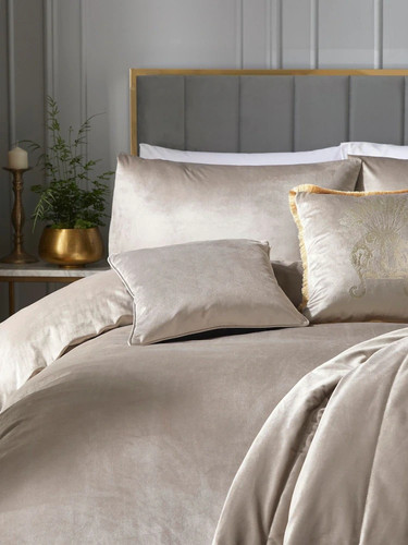 Laurence llewelyn bowen - laurence, llewelyn-bowen