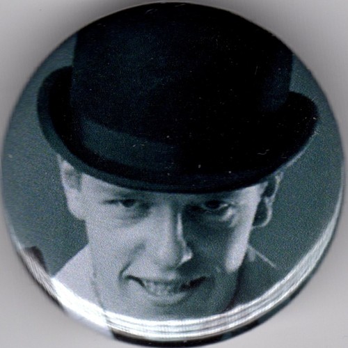 Suggs pin badge 25mm madness - suggs,