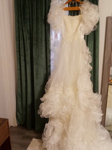 Ruffles galore vintage bridal - ,