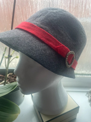 Grey bucket hat - grey, red