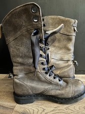 Dr Martens Triumph Leather Mid