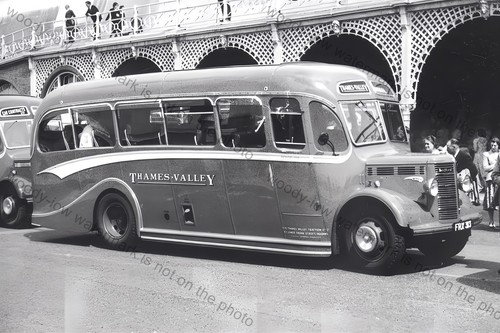 Ab0286 thames valley coach - valley,
